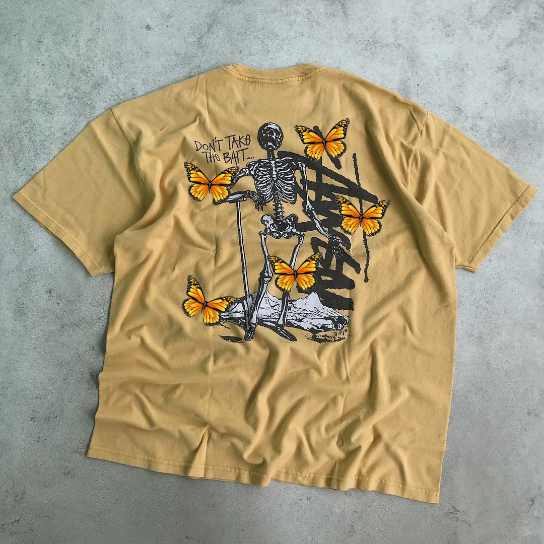 Camiseta de manga corta holgada informal con estampado de calavera y mariposa a la moda