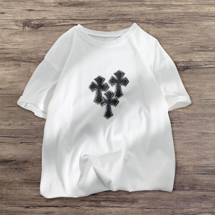 Camiseta de manga corta con cuello redondo y estampado cruzado