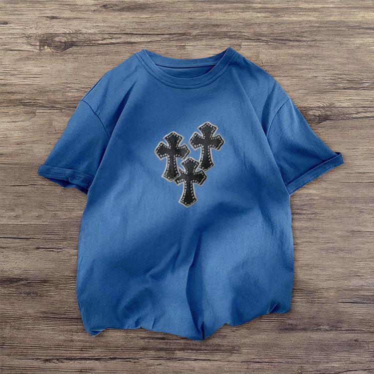 Camiseta de manga corta con cuello redondo y estampado cruzado