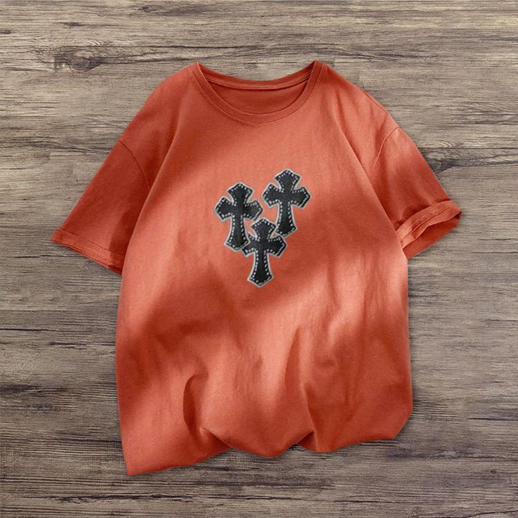 Camiseta de manga corta con cuello redondo y estampado cruzado
