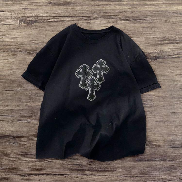 Camiseta de manga corta con cuello redondo y estampado cruzado
