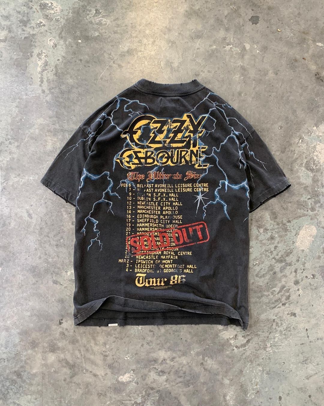 Kurzarm-T-Shirt mit Rundhalsausschnitt und personalisiertem Blitz-Print