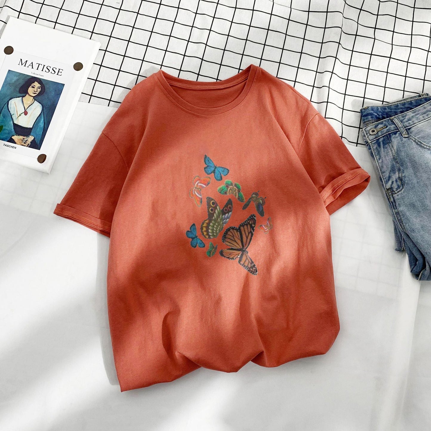 Camiseta informal con estampado retro de mariposas