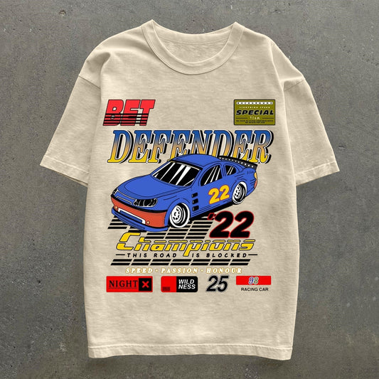 Camiseta de manga corta con estampado de coches y letras
