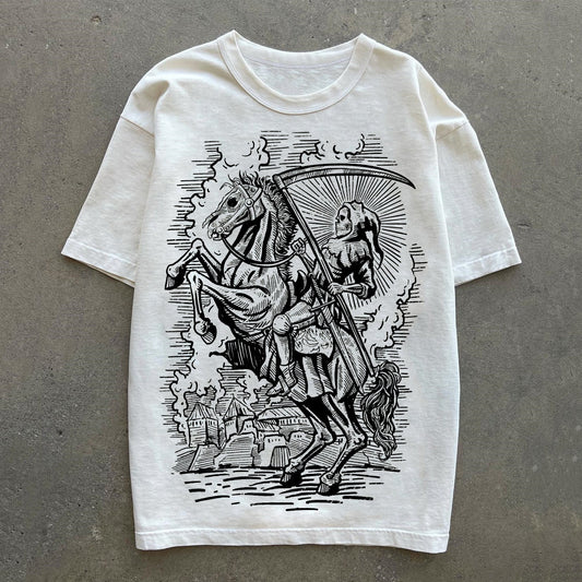Camiseta de manga corta con estampado de calaveras