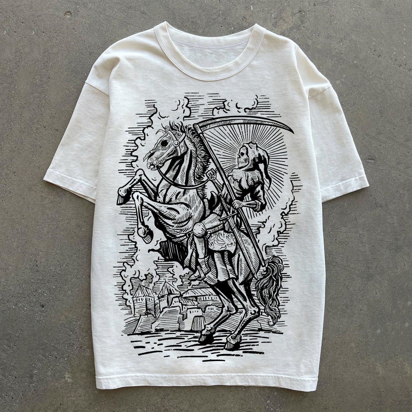 Camiseta de manga corta con estampado de calaveras