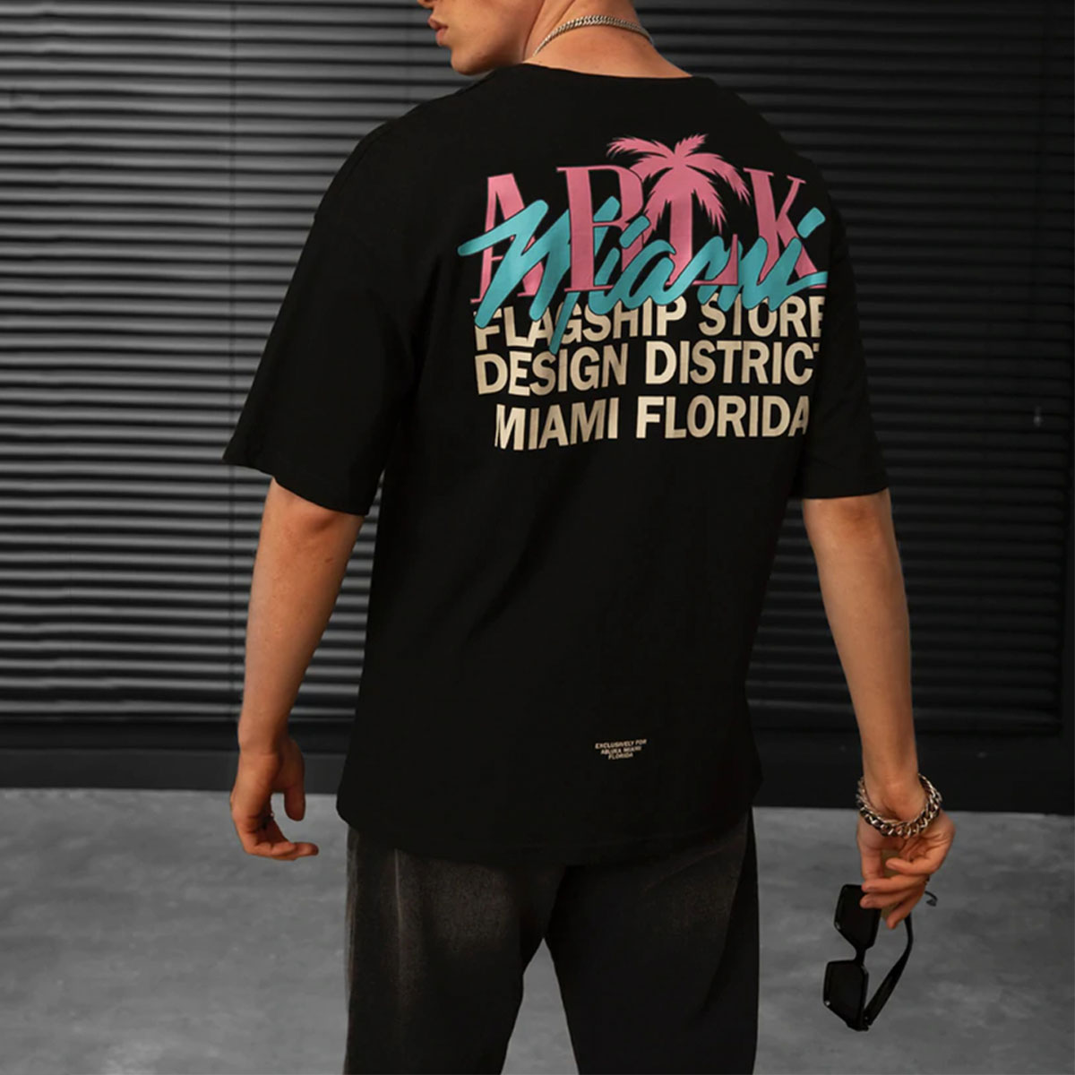 Camiseta de estilo universitario con estampado de letras