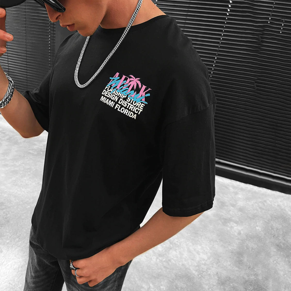 Camiseta de estilo universitario con estampado de letras
