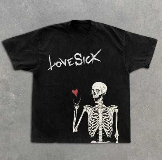 Kurzärmliges T-Shirt mit grafischem Totenkopf-Herz-Print
