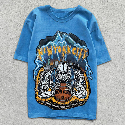 Kurzärmliges T-Shirt mit Basketball-Grafikdruck und Totenkopf